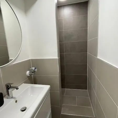 Zentrale Moderne City-wohnung - Netflix - Nespresso 아파트 에센